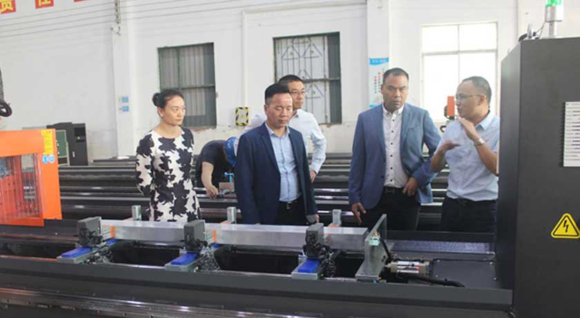 Deli CNC Warmly Welcomes the Exchange Group of Guangdong Door and Window Association to Visit and Exchange